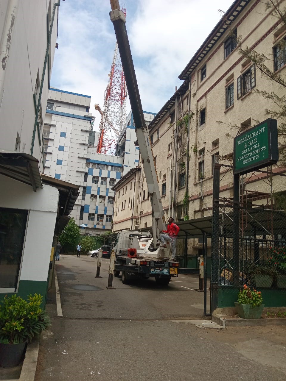Construction work with a crane in front of the SLESI building